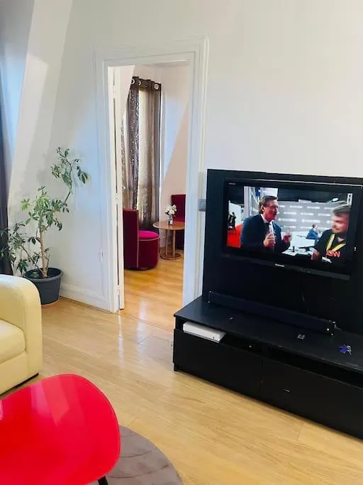Centralised Apartment In Paris